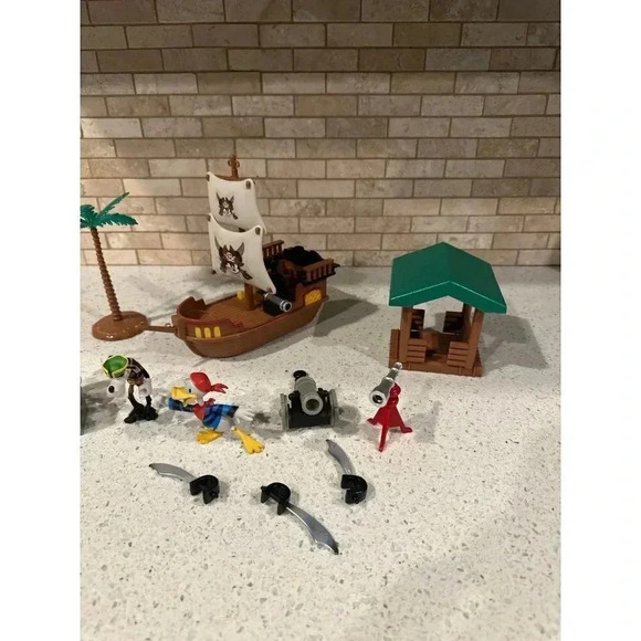 Disney Parks exclusive - Pirates of the‎ Caribbean pirates playset bL - Picture 3 of 4